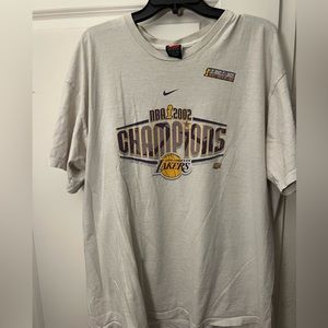 Vintage 2002 Lakers NBA Finals 3-Peat Nike T-shirt. Size XL